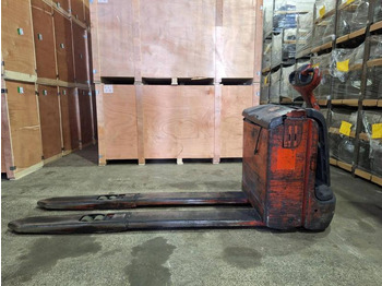 Pallet truck Fenwick T18: picture 3