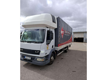 Curtainsider truck DAF