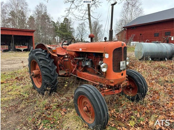 Compact tractor