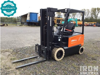 Electric forklift DOOSAN