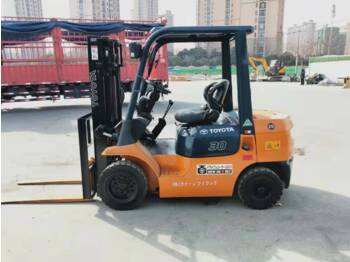 Forklift TOYOTA