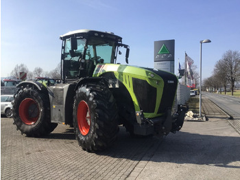 Farm tractor CLAAS Xerion