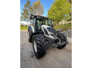 Farm tractor VALTRA