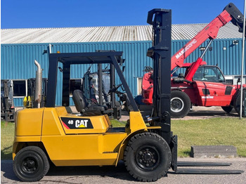 Diesel forklift CATERPILLAR DP