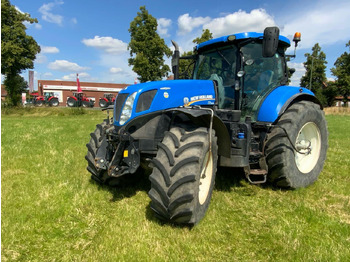 Farm tractor NEW HOLLAND T7.220