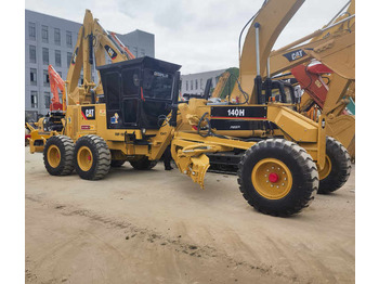 Grader CATERPILLAR 140H