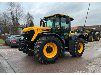 Farm tractor JCB Fastrac 4220