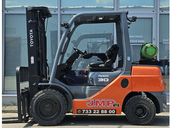 LPG forklift Toyota 8 FG 30 F: picture 2