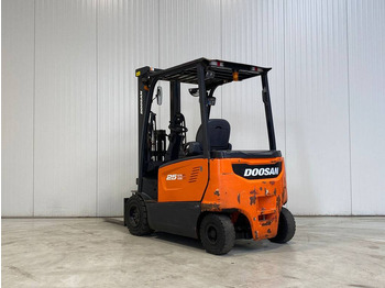 Electric forklift Doosan B25X-7: picture 2