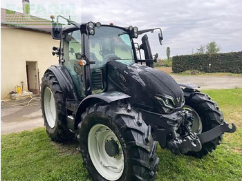 Farm tractor VALTRA