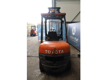 Diesel forklift Toyota 046FDF 30: picture 4