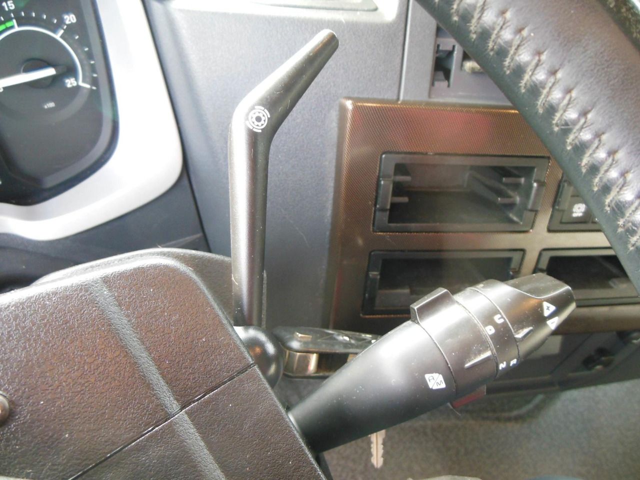 Leasing of Renault T520 HIGH, COMFORT, LOWDECK, TOP STAND!! Renault T520 HIGH, COMFORT, LOWDECK, TOP STAND!!: picture 14 Leasing of Renault T520 HIGH, COMFORT, LOWDECK, TOP STAND!! Renault T520 HIGH, COMFORT, LOWDECK, TOP STAND!!: picture 14