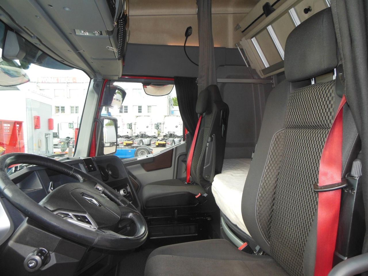 Leasing of Renault T520 HIGH, COMFORT, LOWDECK, TOP STAND!! Renault T520 HIGH, COMFORT, LOWDECK, TOP STAND!!: picture 11 Leasing of Renault T520 HIGH, COMFORT, LOWDECK, TOP STAND!! Renault T520 HIGH, COMFORT, LOWDECK, TOP STAND!!: picture 11