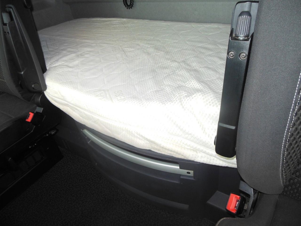 Leasing of Renault T520 HIGH, COMFORT, LOWDECK, TOP STAND!! Renault T520 HIGH, COMFORT, LOWDECK, TOP STAND!!: picture 10 Leasing of Renault T520 HIGH, COMFORT, LOWDECK, TOP STAND!! Renault T520 HIGH, COMFORT, LOWDECK, TOP STAND!!: picture 10