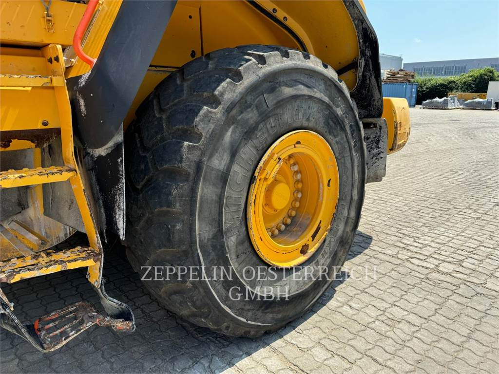 Wheel loader Volvo L150H: picture 16