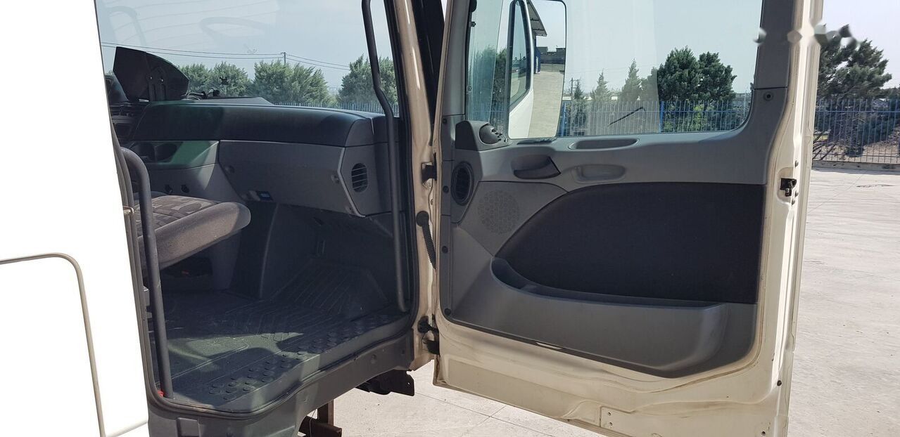 Cab for Truck Mercedes-Benz ACTROS MP2: picture 15 Cab for Truck Mercedes-Benz ACTROS MP2: picture 15