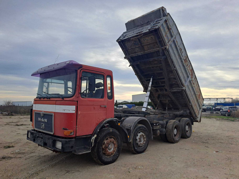 Tipper MAN 32.331 dump truck: picture 6