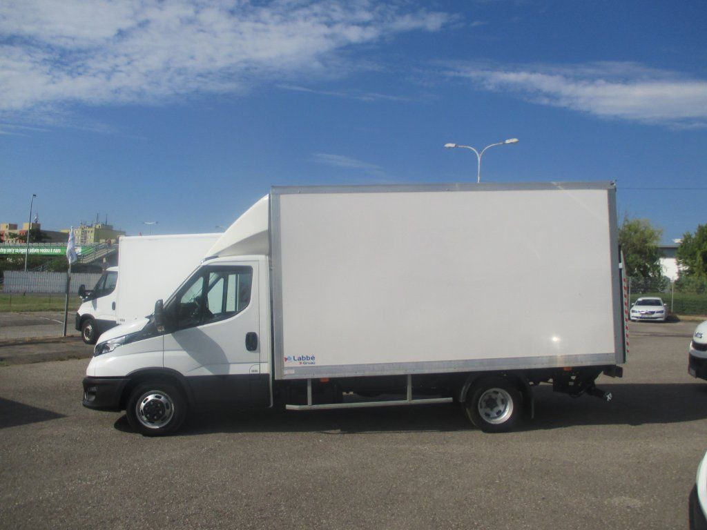 Box van Iveco Daily 35C16: picture 8