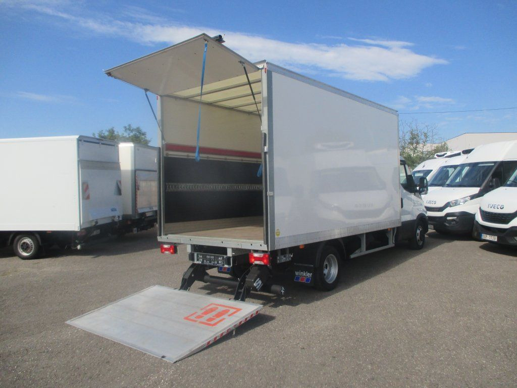 Box van Iveco Daily 35C16: picture 11