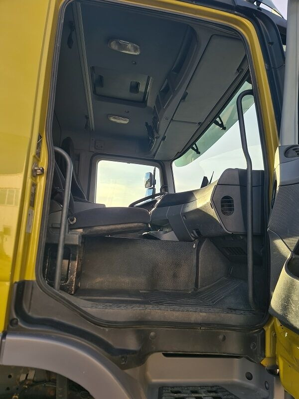 Hook lift truck Mercedes-Benz DB2646: picture 14