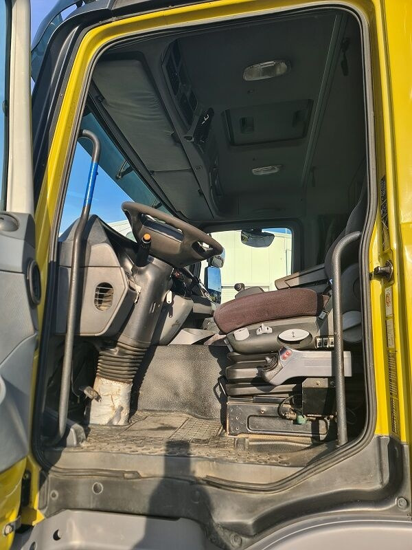 Hook lift truck Mercedes-Benz DB2646: picture 9