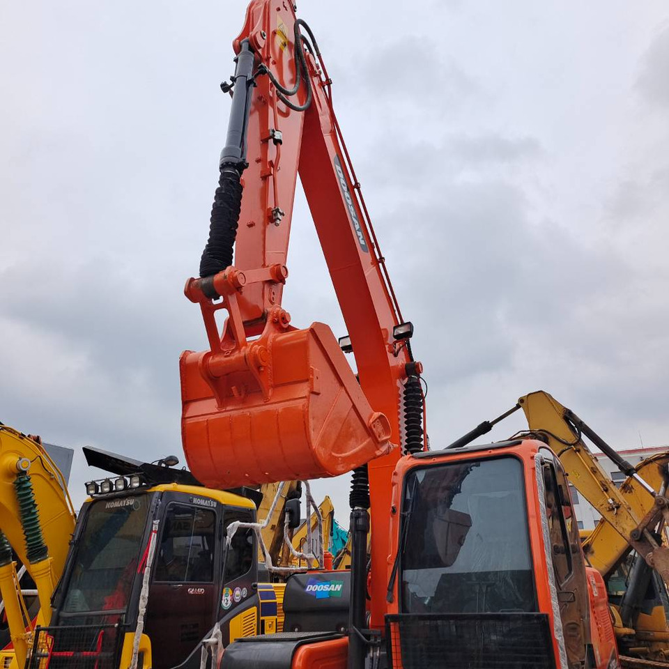 Crawler excavator Doosan DX 150 LC: picture 9