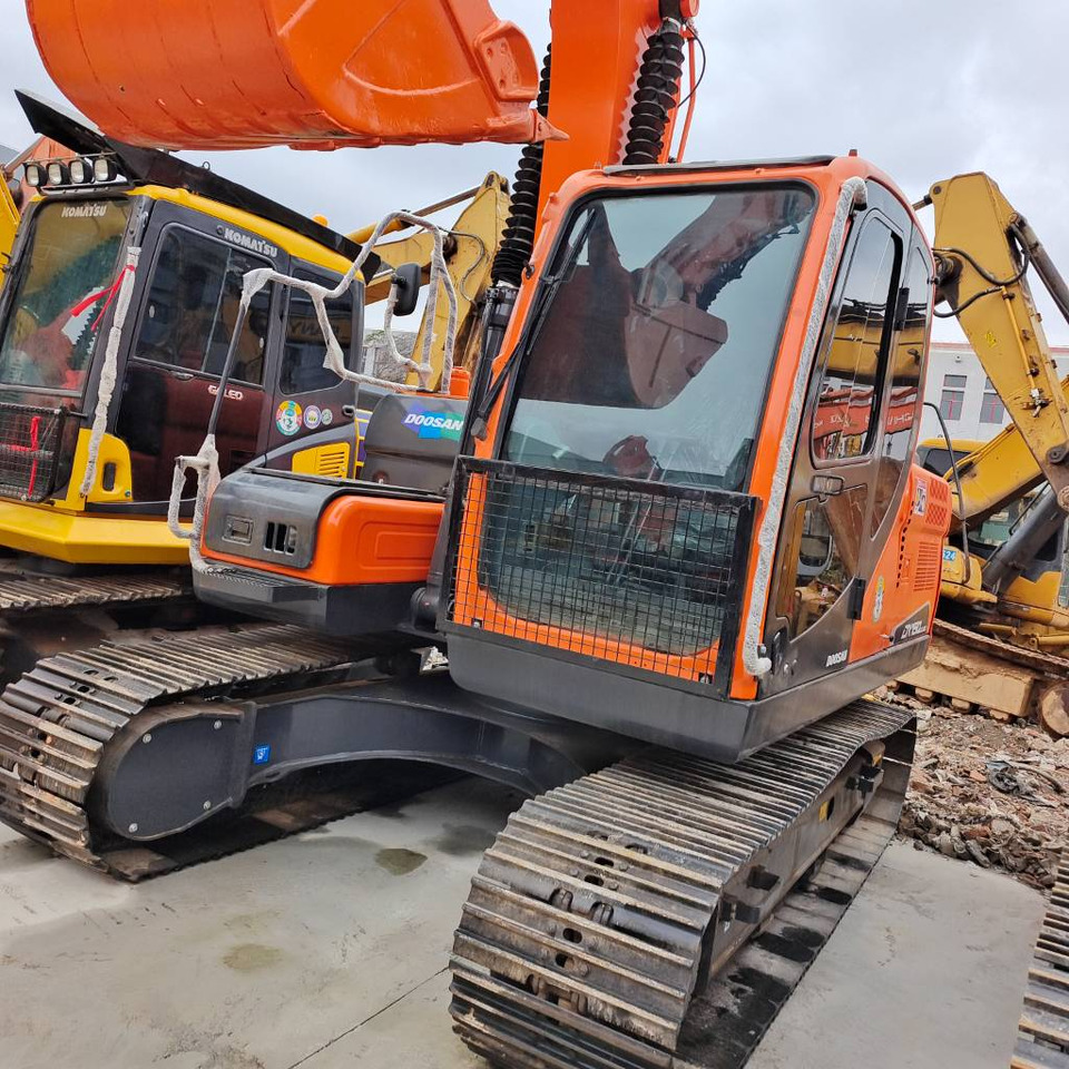 Crawler excavator Doosan DX 150 LC: picture 10