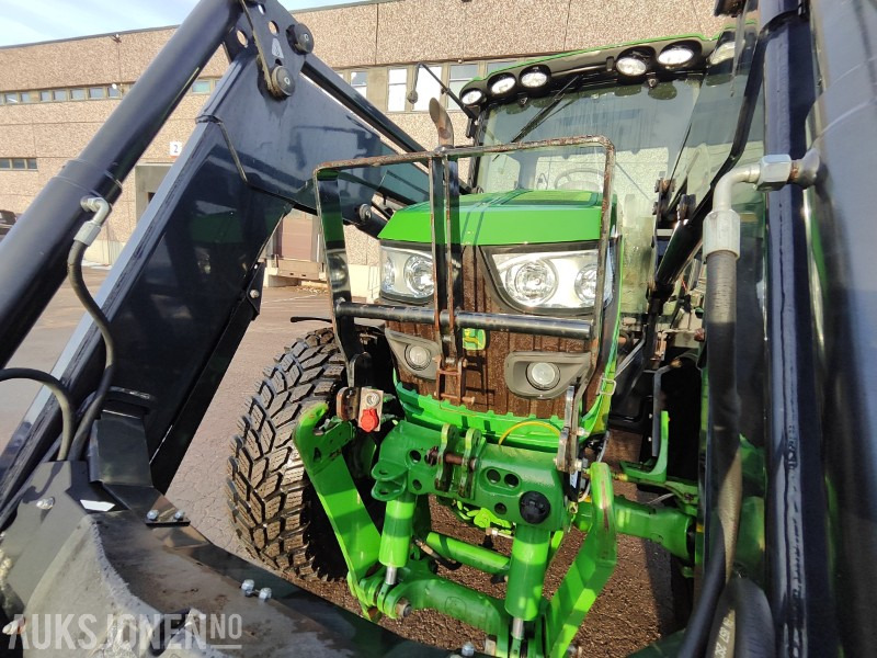 Farm tractor 2016 John Deere 6125R Traktor med lasteapparat: picture 23