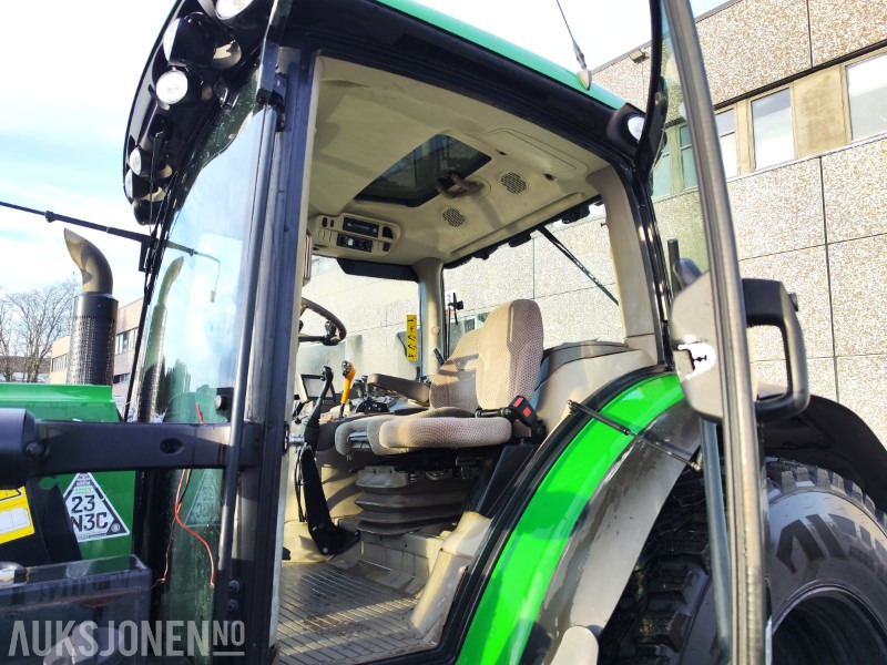 Farm tractor 2016 John Deere 6125R Traktor med lasteapparat: picture 26