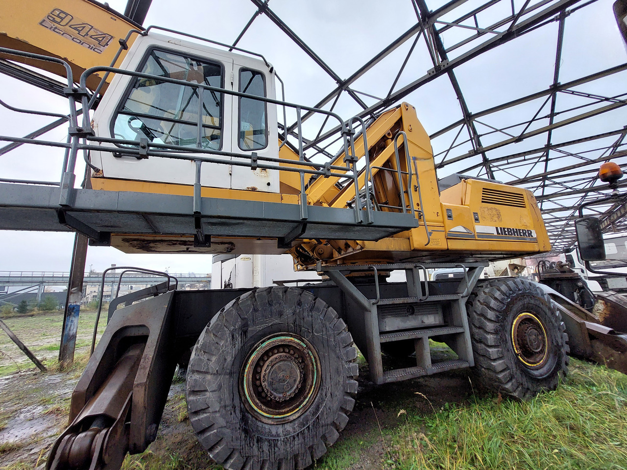 Waste/ Industry handler LIEBHERR A944BHD: picture 10