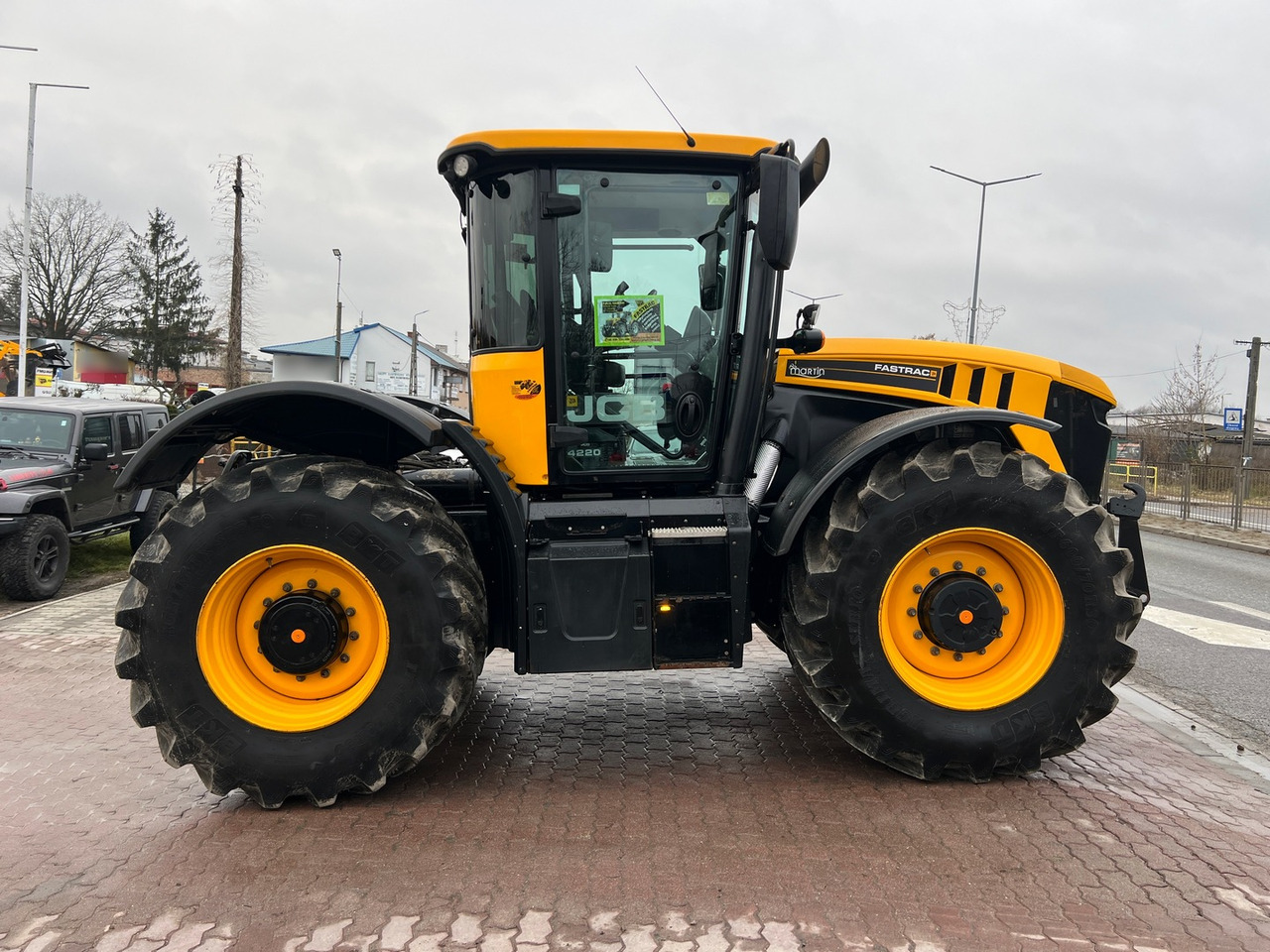 Farm tractor JCB Fastrac 4220: picture 6