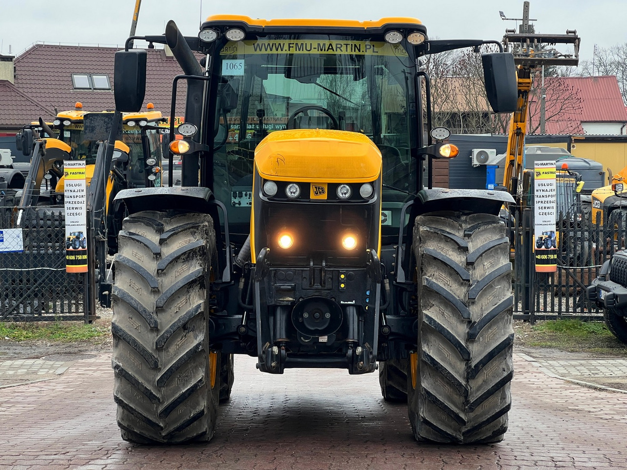 Farm tractor JCB Fastrac 4220: picture 8