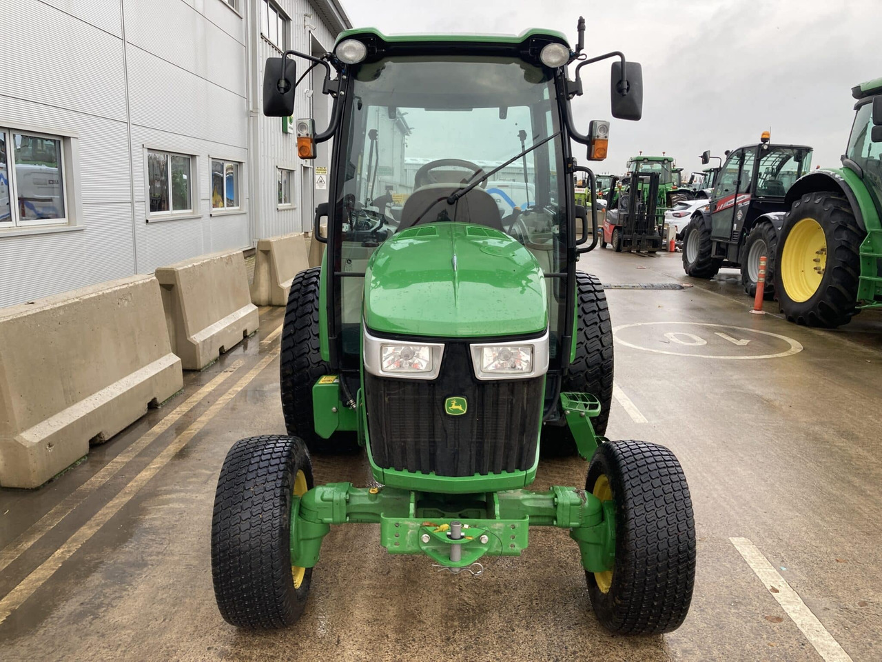 New Compact tractor John Deere 4066R compact tractor: picture 8