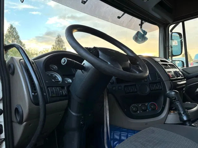 Tractor unit DAF XF 105.460 SPACECAB (ZF MANUAL GEARBOX / MX-BRAKE / 870+430 LITER TANK / EURO 5 EEV / AIRCONDITIONING / FRIDGE): picture 8