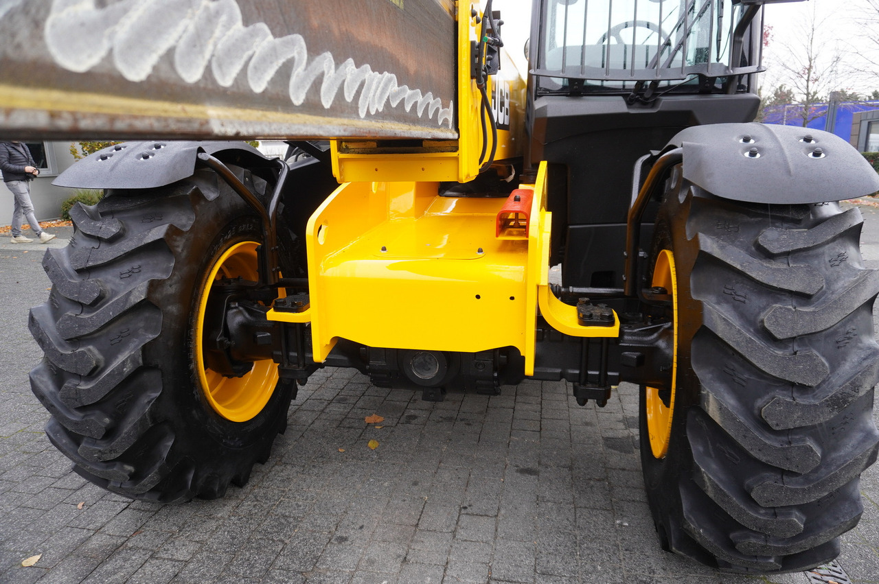 Wheel loader JCB 560-80 / 6 ton lifting capacity / power 146 HP: picture 33