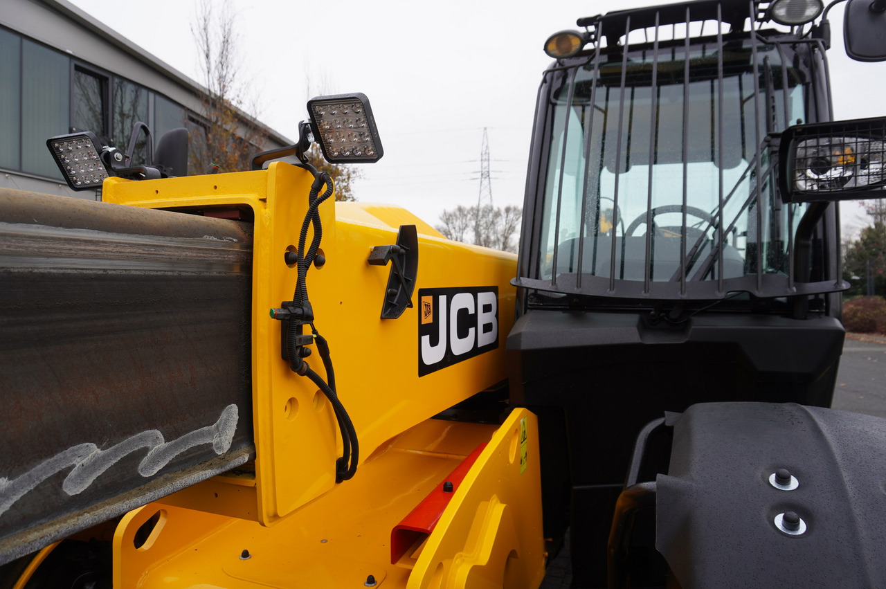 Wheel loader JCB 560-80 / 6 ton lifting capacity / power 146 HP: picture 34