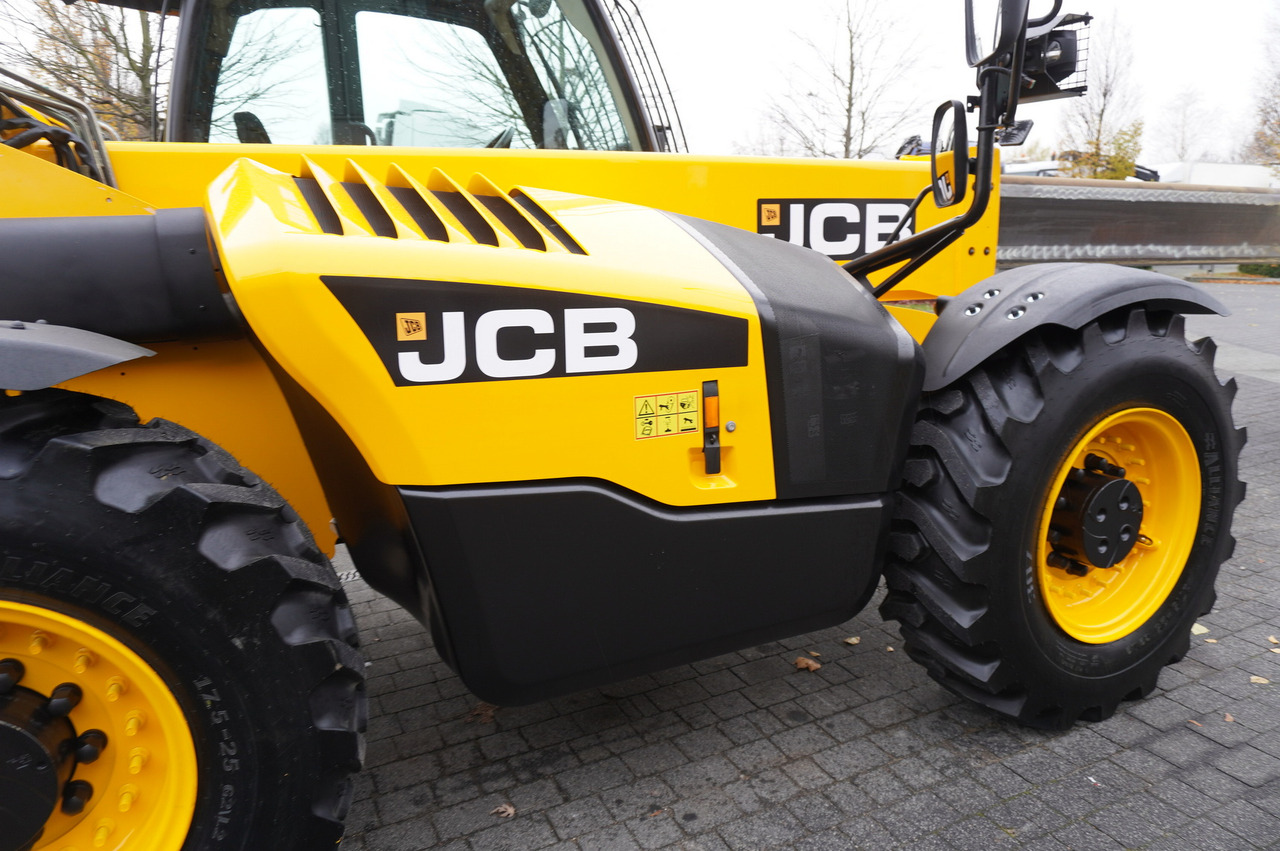 Wheel loader JCB 560-80 / 6 ton lifting capacity / power 146 HP: picture 25