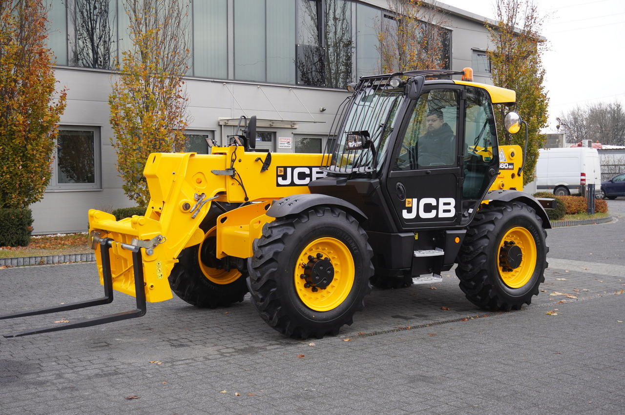 Wheel loader JCB 560-80 / 6 ton lifting capacity / power 146 HP: picture 9