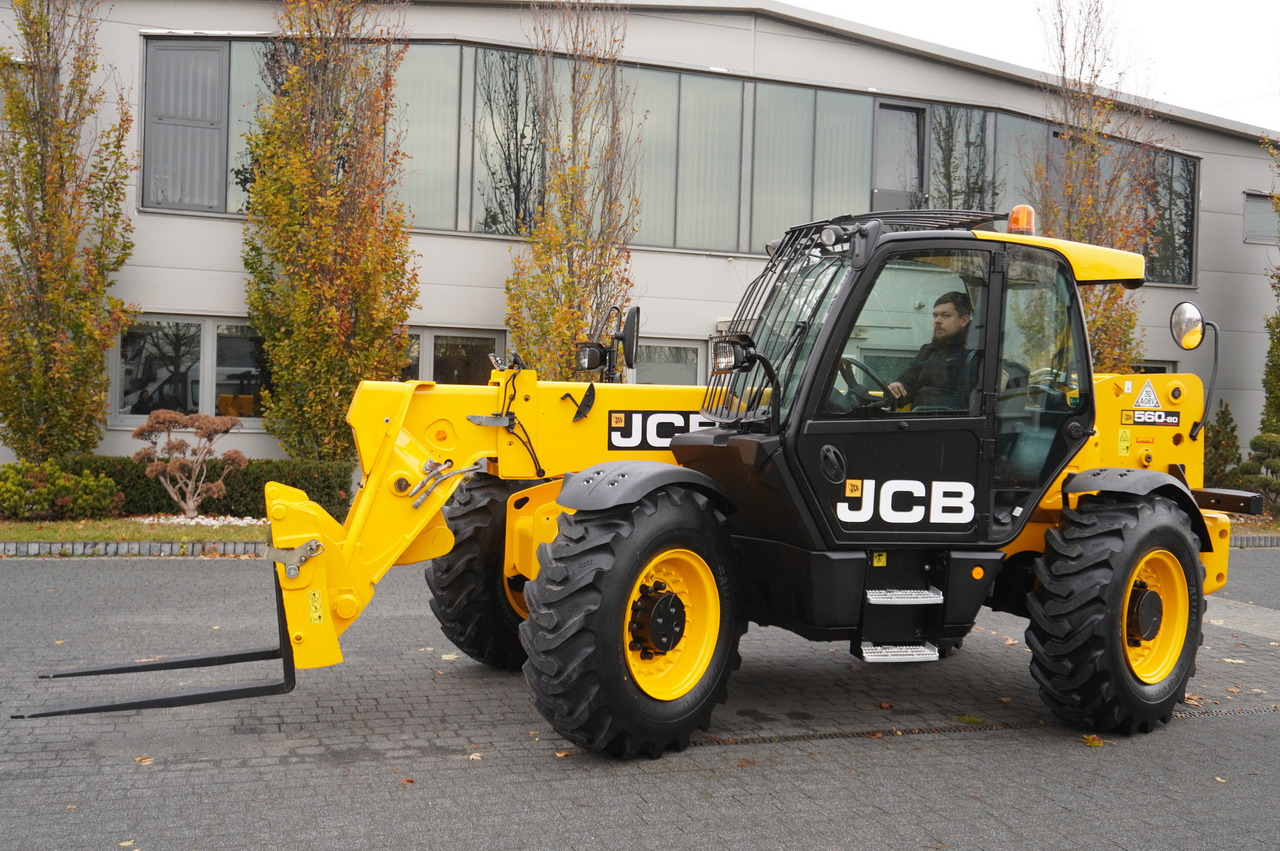 Wheel loader JCB 560-80 / 6 ton lifting capacity / power 146 HP: picture 6