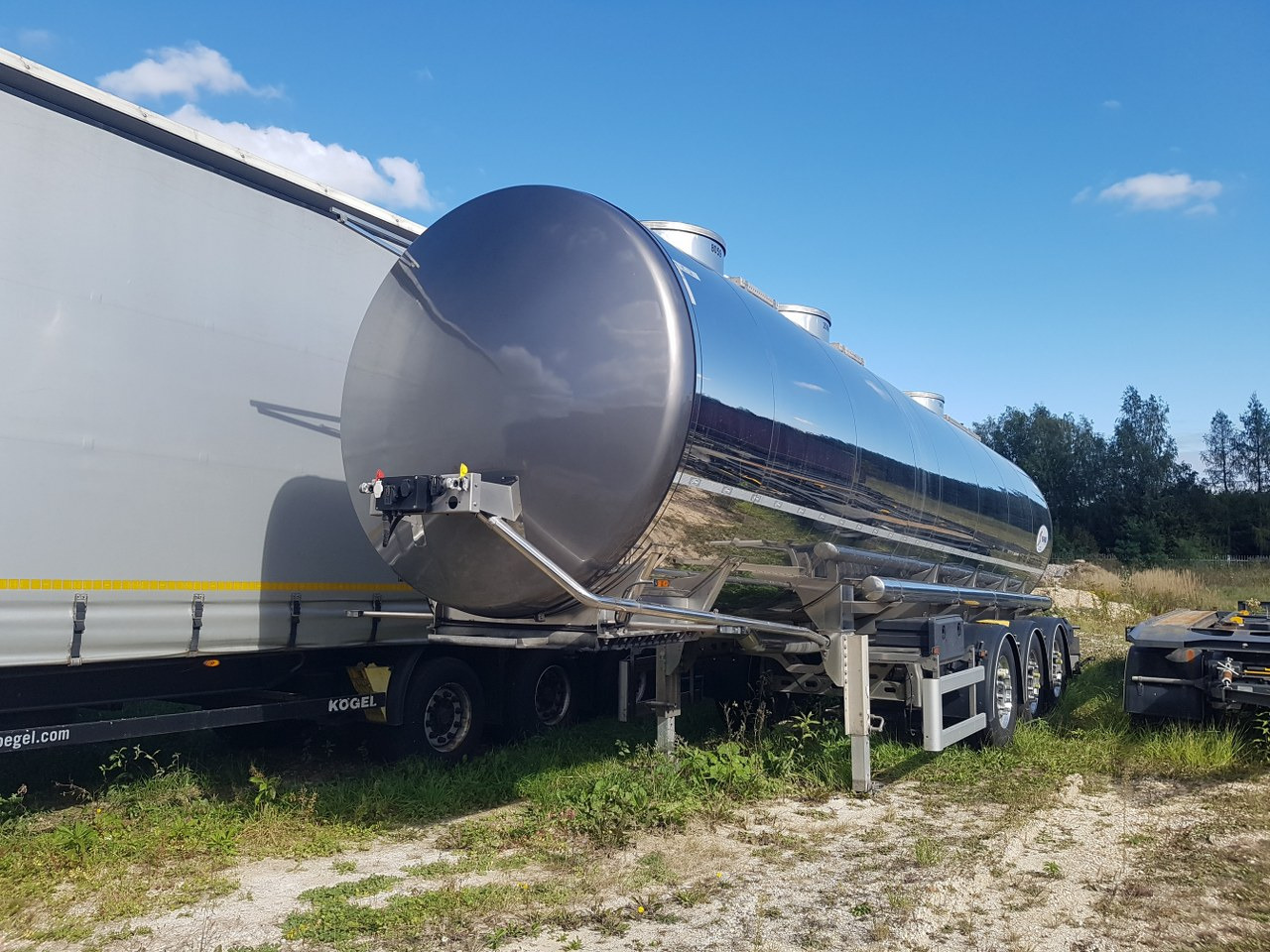 Tank semi-trailer for transportation of food PRO-WAM PN-3 Cistern / 3-axle semi-trailer: picture 1