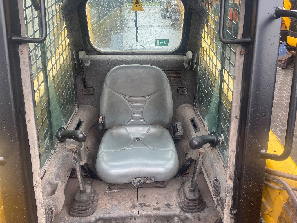 Skid steer loader Gehl R165: picture 6