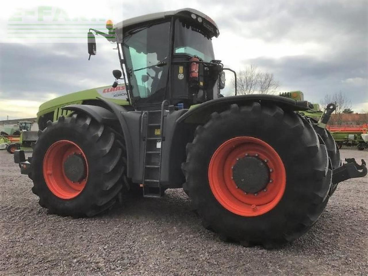 Farm tractor CLAAS xerion 5000 trac vc TRAC VC: picture 6