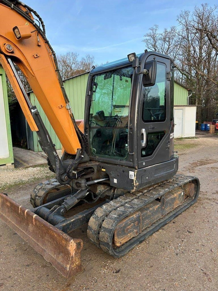 Mini excavator Case CX 60 C: picture 6