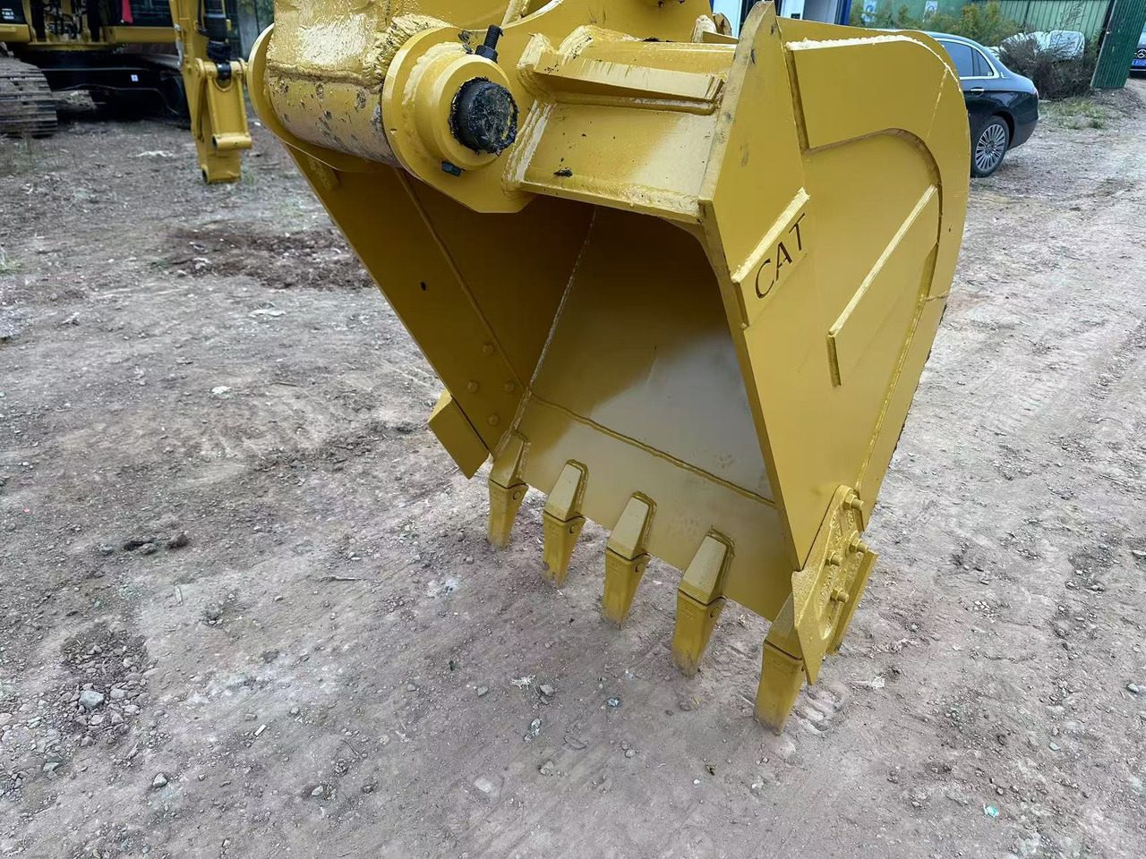 Crawler excavator CATERPILLAR 320C: picture 10