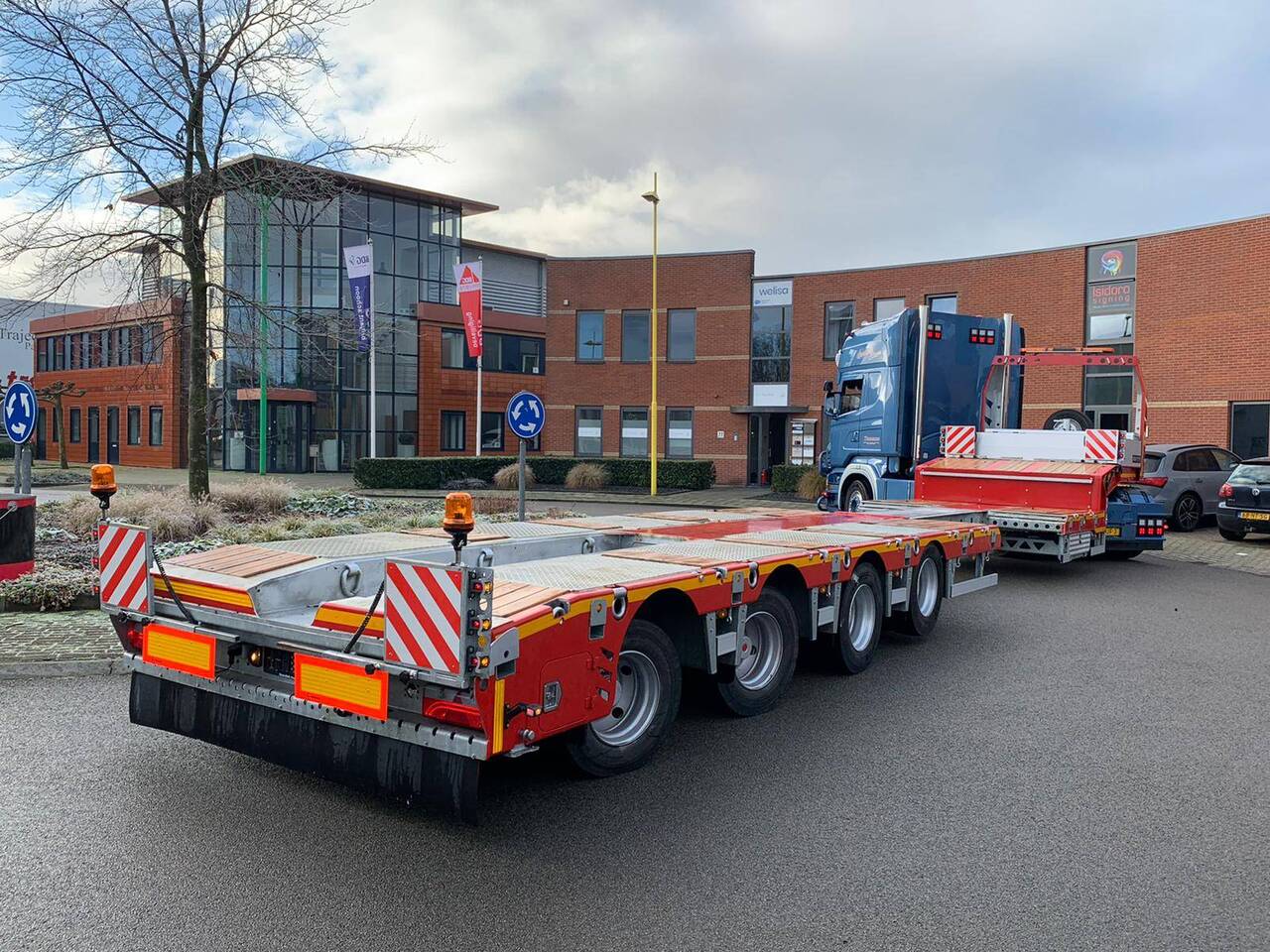 New Low loader semi-trailer for transportation of heavy machinery 4 AXLE GERMANO TYPE LOWLOADER VEGA TRAILER: picture 6