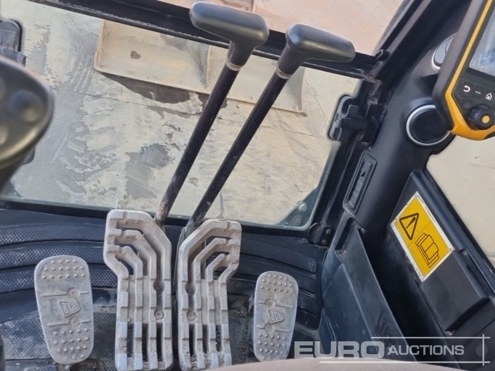 Crawler excavator 2017 JCB JS130LC: picture 48