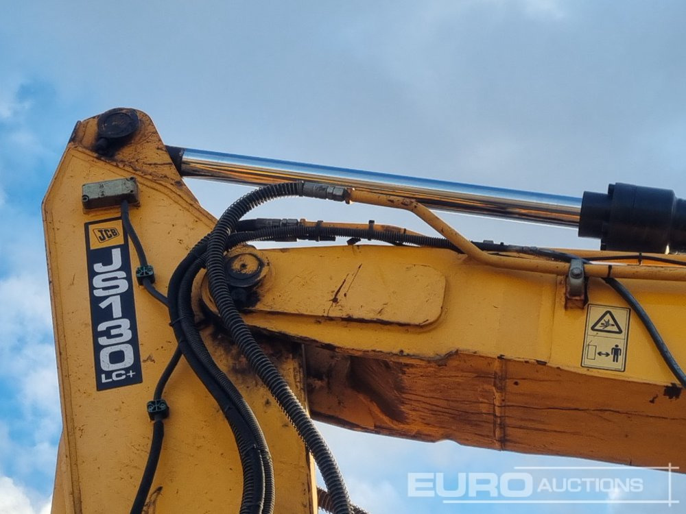 Crawler excavator 2017 JCB JS130LC: picture 26