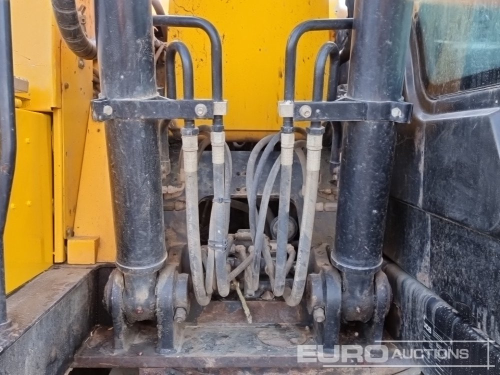 Crawler excavator 2017 JCB JS130LC: picture 17