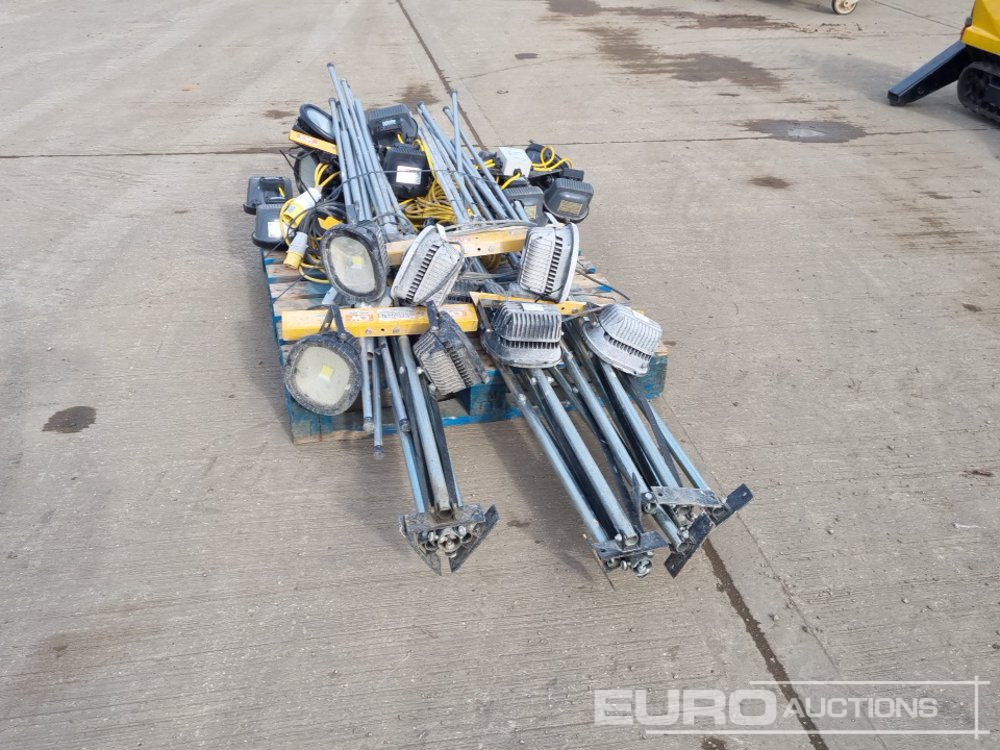 Construction equipment Pallet of 110Volt Lighting: picture 8